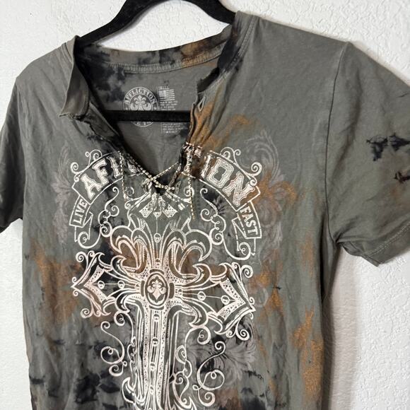 Affliction Cross Split Neck Short Sleeve Tee Shirt Size Small - Picture 3 of 5